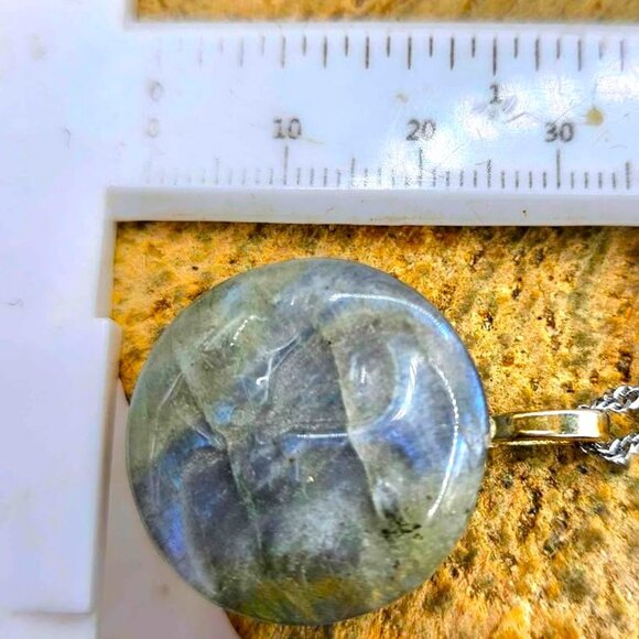 Nature Labradorite  Flashy Kiss Of Sun & Moon Pendant Necklace - Picture 9 of 10